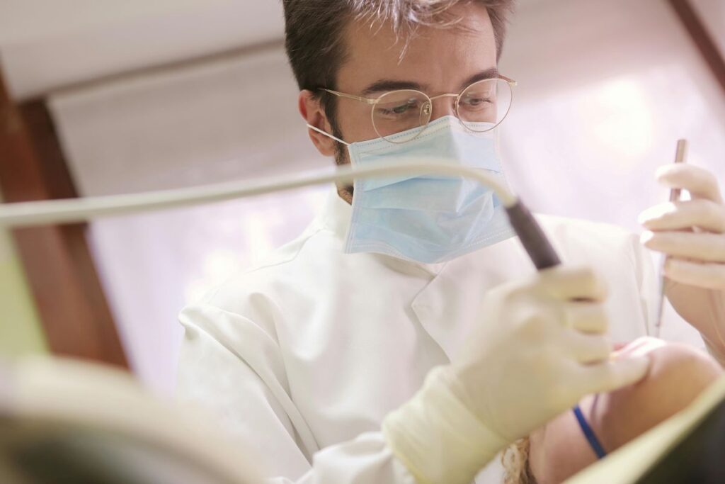 dentysta 28 Ile kosztują licówki na zęby i od czego zależy cena